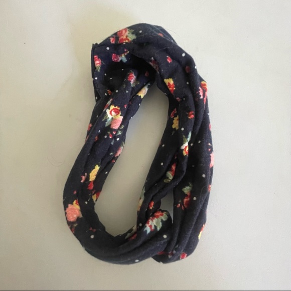 NWOT Set of 2 Soft Floral Headbands - Picture 2 of 3